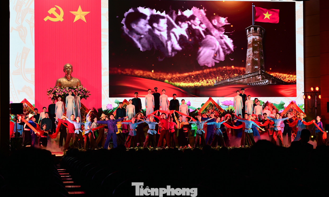 Các tiết mục nghệ thuật tại lễ kỷ niệm. Ảnh: Xuân Tùng