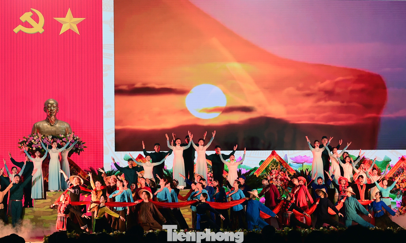 Các tiết mục nghệ thuật tại lễ kỷ niệm. Ảnh: Xuân Tùng