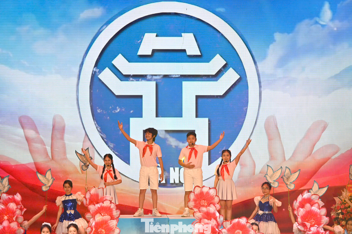 Tiết mục văn nghệ chào mừng Đại hội. Ảnh: Tường Kha Tiết mục văn nghệ chào mừng Đại hội. Ảnh: Tường Kha