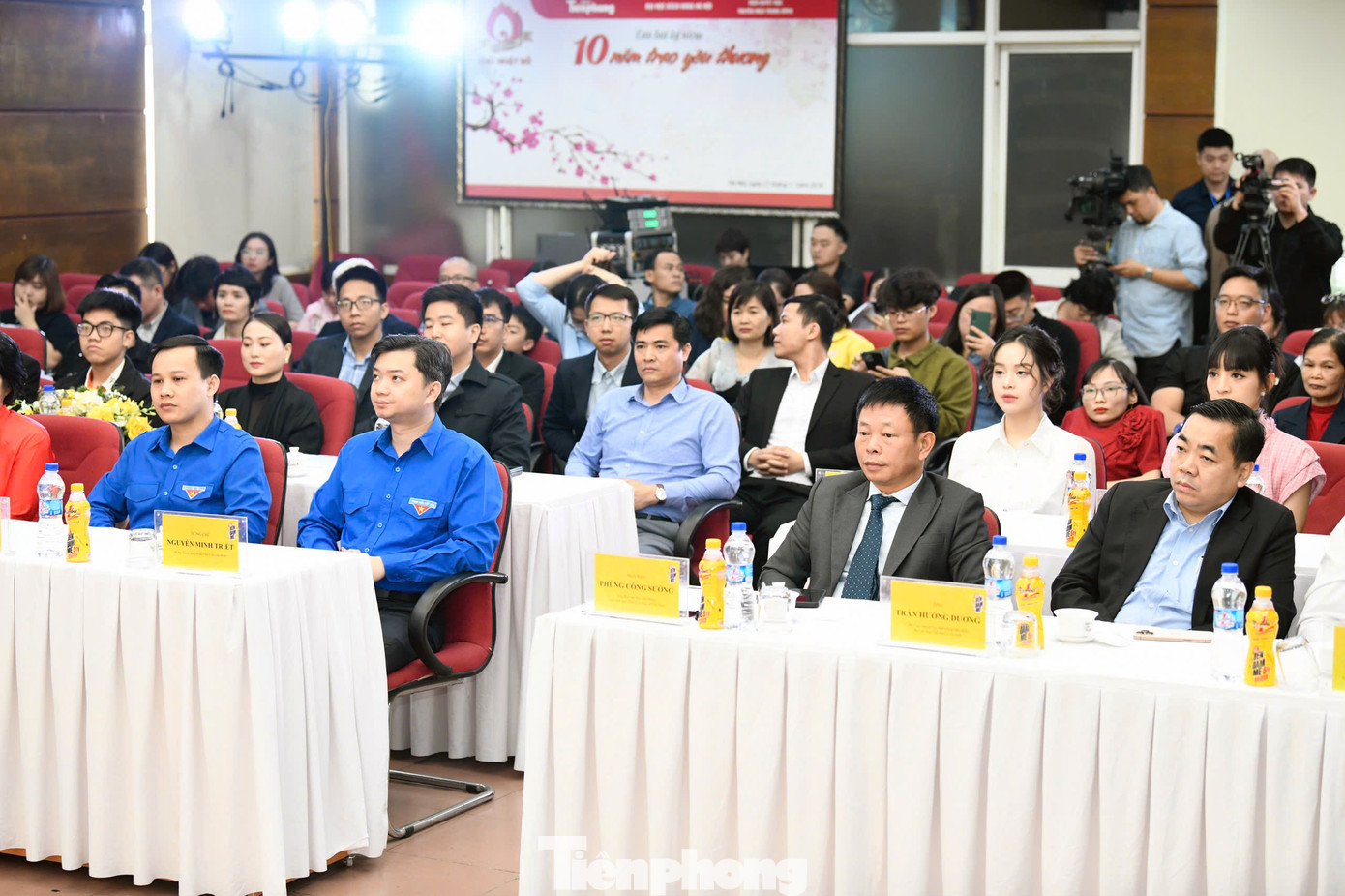 Các đại biểu tham dự lễ trao giải thưởng "Bền Đam Mê" Các đại biểu tham dự lễ trao giải thưởng "Bền Đam Mê"