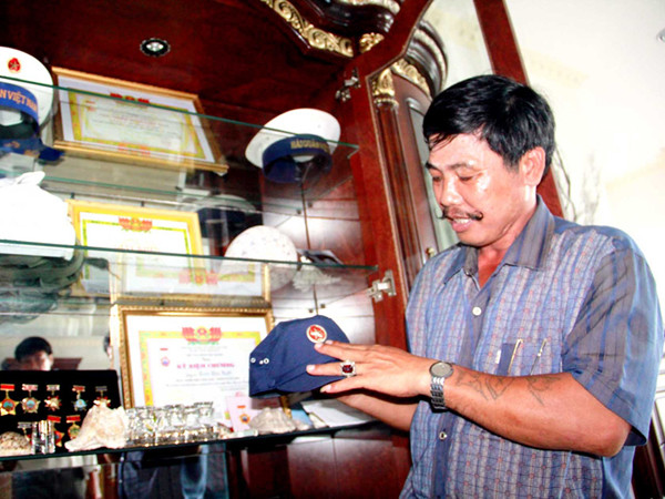 Chiếc mũ kỷ vật Trường Sa. Chiếc mũ kỷ vật Trường Sa