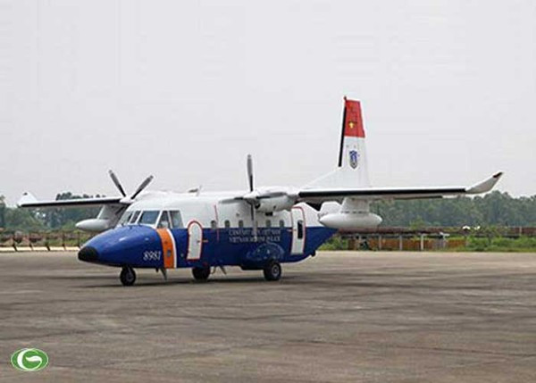 Máy bay có khả năng mang được 500kg vũ khí (súng máy và rocket) trên giá treo ngoài cánh