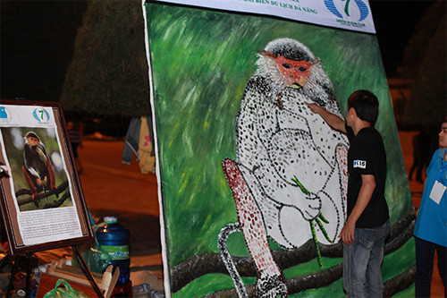 Vẽ tranh kêu gọi bảo vệ loài voọc.