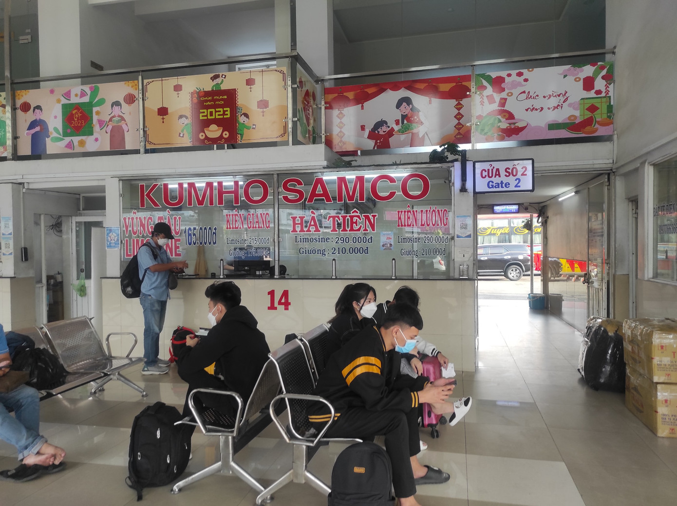 Đến sáng 31/12 lượng khách đến bến xe miền Tây đã giảm rõ rệt.