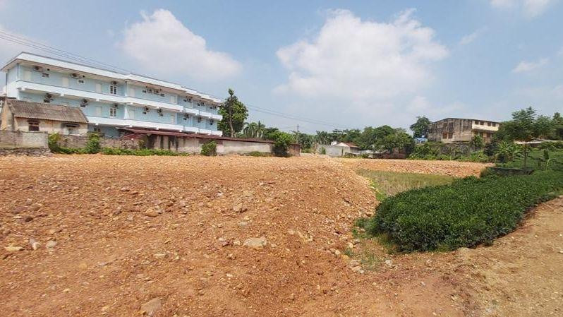 Khu vực gần 3.000m2 đất trồng lúa tại UBND xã Sơn Cẩm, TP Thái Nguyên bị các hộ dân tự ý san lấp trái phép.