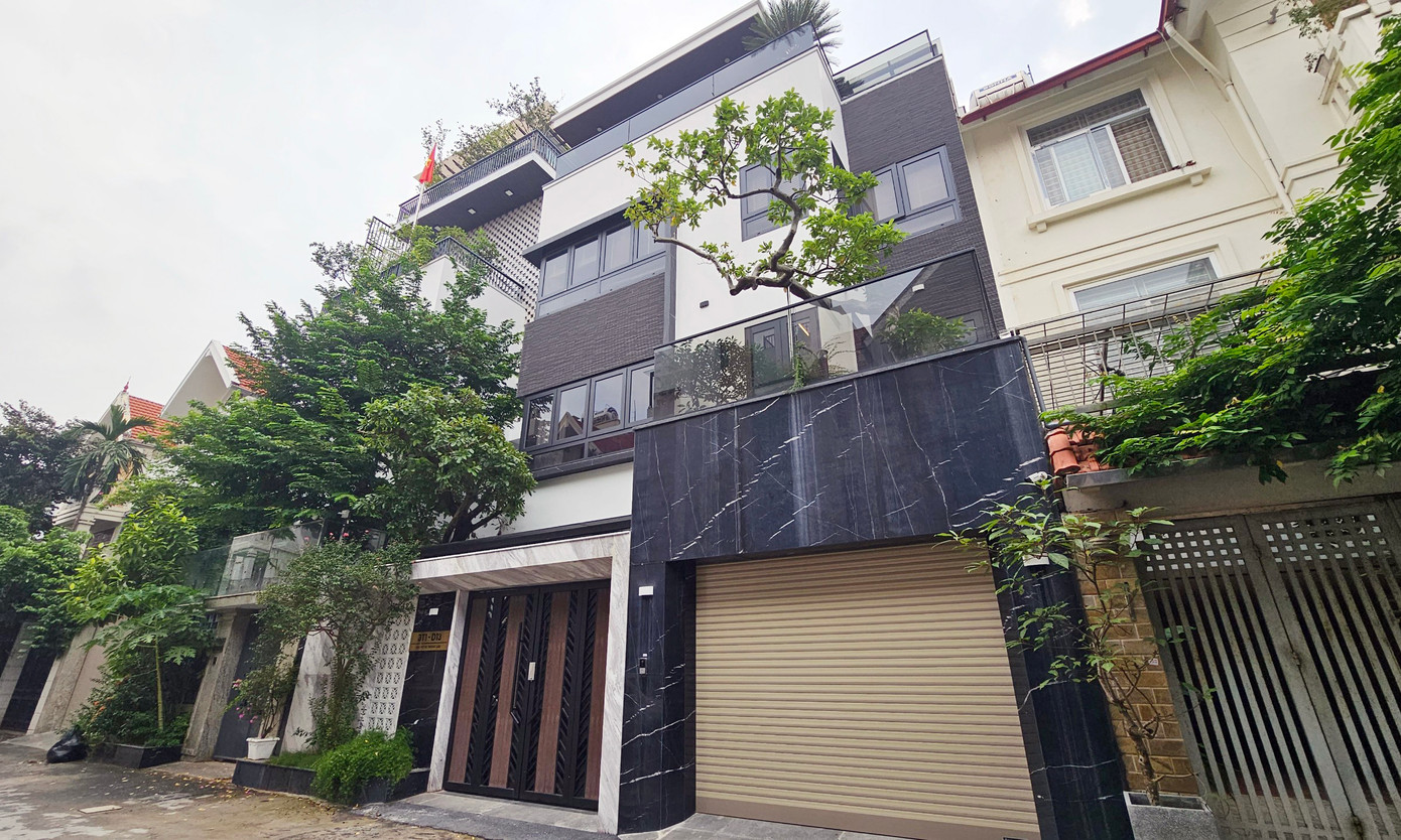 Như vậy mỗi căn biệt thự "mọc" trên quỹ đất 20% tại KĐT mới Trung Văn hiện có giá hơn triệu đô.