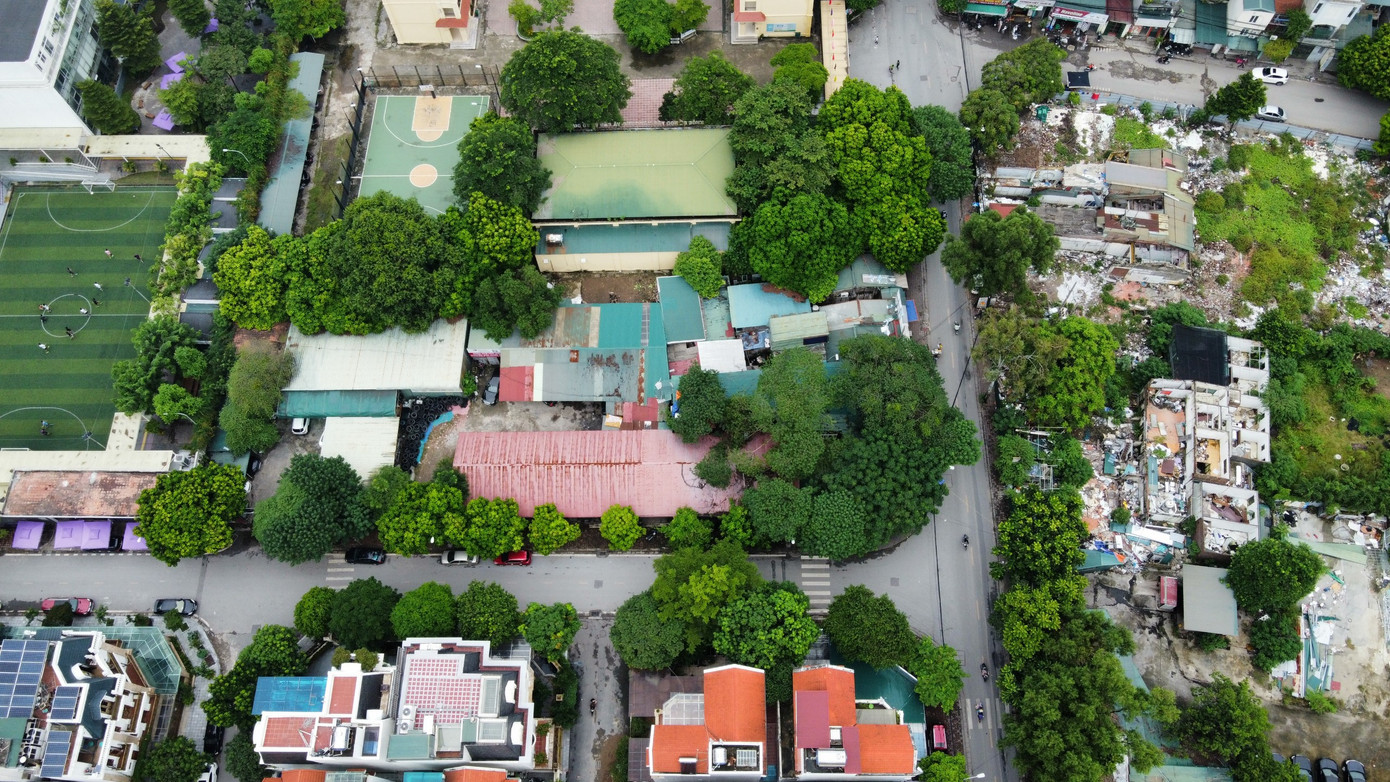 Trong đó, Sở TN&amp;MT Hà Nội yêu cầu chủ đầu tư là Công ty Hancic phải chấp hành nghiêm các nội dung tại báo cáo kiểm tra của Đoàn kiểm tra liên ngành sau thanh tra như: thực hiện bồi thường, hỗ trợ và tái định cư; thực hiện đầy đủ nghĩa vụ tài chính tiền sử dụng đất; triển khai xây dựng các ô quy hoạch và hạ tầng kỹ thuật bàn giao đưa vào sử dụng; điều chỉnh chủ trương đầu tư.... "Trong trường quá trình thực hiện những thủ tục pháp lý liên quan dự án nếu xác định Công ty CP đầu tư xây dựng Hà Nội không thực hiện đúng theo nội dung yêu cầu kịp thời xử lý...", văn bản nêu rõ.