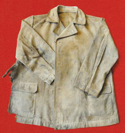 Chiếc áo bạt chống lửa trong trận đánh tại kho xăng Đức Giang