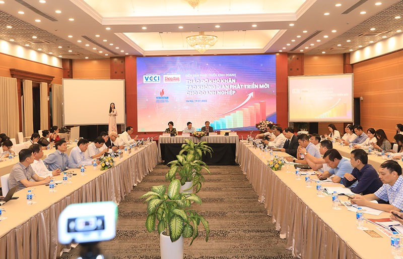 Tại diễn đàn do VCCI tổ chức, doanh nghiệp phản ánh, các rào cản kinh doanh muôn hình vạn trạng.