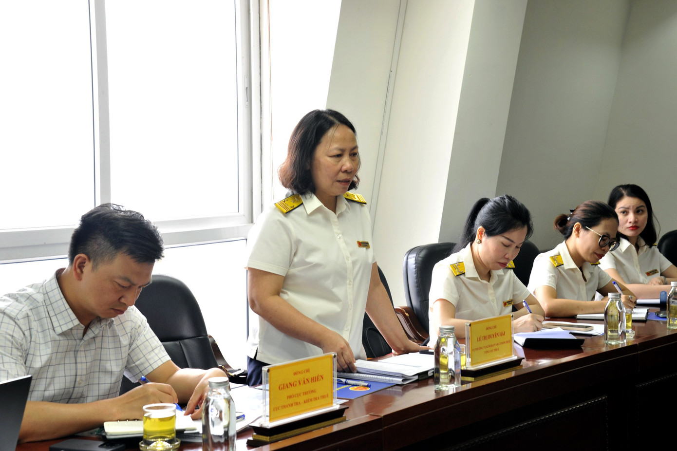 Vụ trưởng Lê Thị Duyên Hải - Trưởng đoàn công tác của Tổng cục Thuế phát biểu tại buổi làm việc. Vụ trưởng Lê Thị Duyên Hải - Trưởng đoàn công tác của Tổng cục Thuế phát biểu tại buổi làm việc.