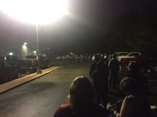 Người Mỹ xếp hàng dài từ sáng sớm chờ bầu cử ảnh 13