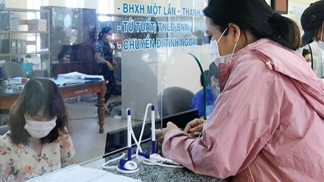 Từ 1/7, Luật BHXH 2024 có hiệu lực quy định người lao động sẽ nhận được tiền BHXH 1 lần trong thời hạn 7 ngày làm việc kể từ ngày nhận đủ hồ sơ thay vì 10 ngày như hiện nay. Ảnh minh họa. Từ 1/7, Luật BHXH 2024 có hiệu lực quy định người lao động sẽ nhận được tiền BHXH 1 lần trong thời hạn 7 ngày làm việc kể từ ngày nhận đủ hồ sơ thay vì 10 ngày như hiện nay. Ảnh minh họa.