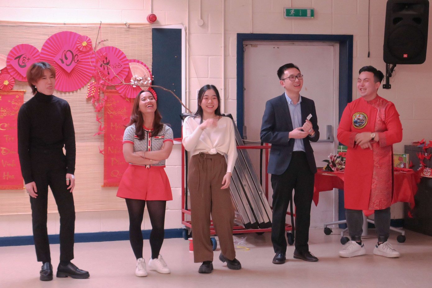 Tiếng cười sảng khoái của các thành viên đội chơi có tên gọi "Chủ tịch", dù không giành chiến thắng (Ảnh: Nhật Nam/Vietsoc Southampton).