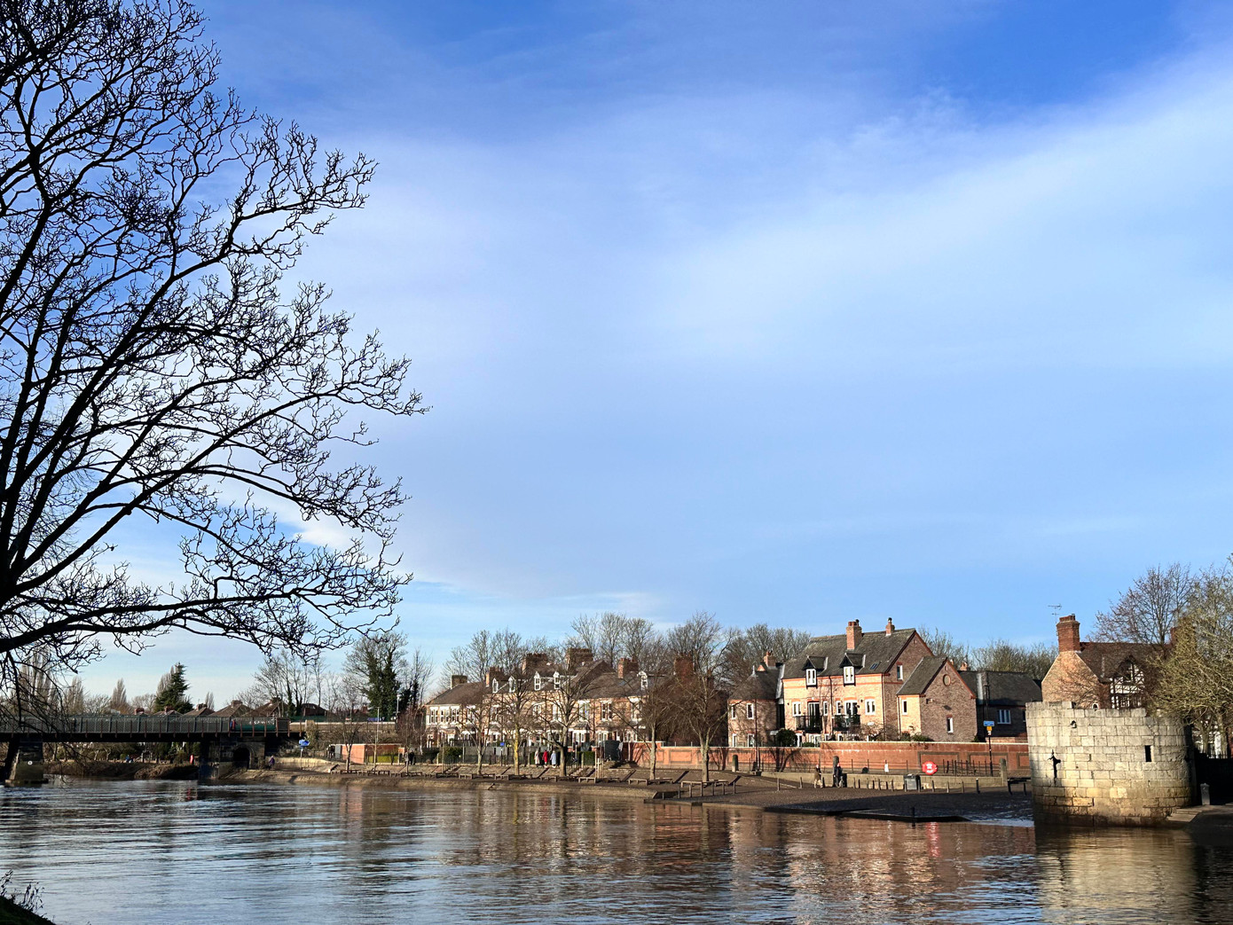 Khung cảnh bên bờ dòng sông Ouse. Khung cảnh bên bờ dòng sông Ouse.