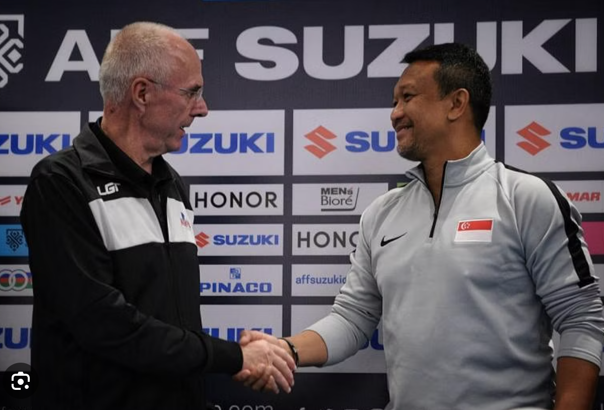 HLV Erikkson trong một cuộc họp báo trước trận đấu vòng bảng AFF Cup 2018 gặp đội tuyển Singapore (Ảnh: The Strait Times).