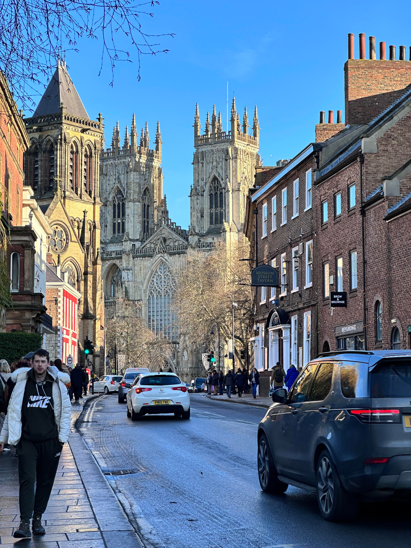 Con đường dẫn đến Nhà thờ York Minster. Con đường dẫn đến Nhà thờ York Minster.
