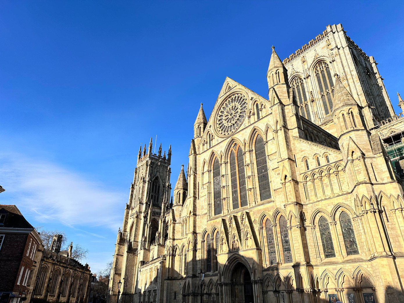 Mặt sau của nhà thờ York Minster. Mặt sau của nhà thờ York Minster.
