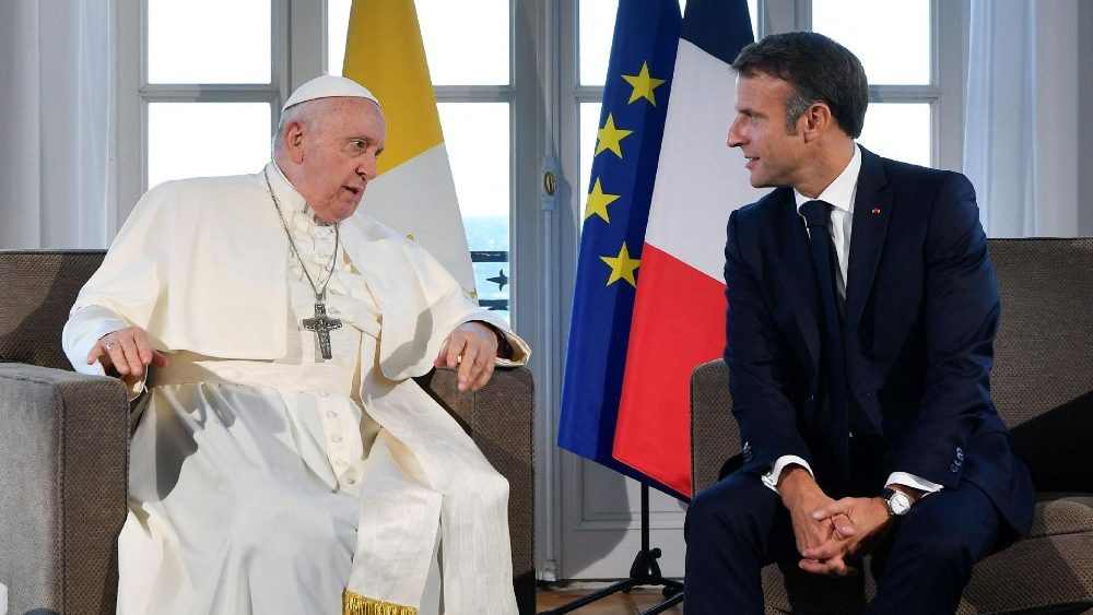 Tổng thống Pháp Emmanuel Macron gặp Giáo hoàng Francis hồi tháng 9/2023 (Ảnh: Vatican News).