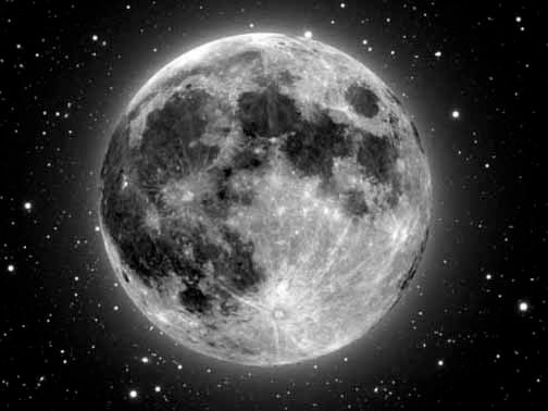 Nước dưới bề mặt của Mặt trăng nhiều hơn chúng ta nghĩ. Ảnh: Space