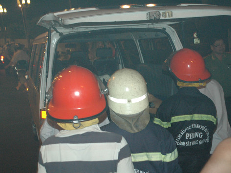 Nạn nhân đầu tiên đưa ra ngoài được xác định là đã tử vong