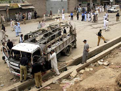 Hiện trường vụ đánh bom sáng nay. Ảnh: Guardian