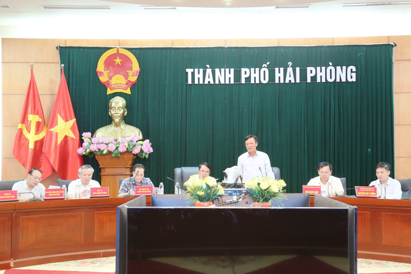 Thứ trưởng Bộ Nội vụ, Uỷ viên HĐQL BHXH Nguyễn Duy Thăng phát biểu tại buổi làm việc với UBND TP. Hải Phòng về thực hiện chính sách BHXH, BHYT