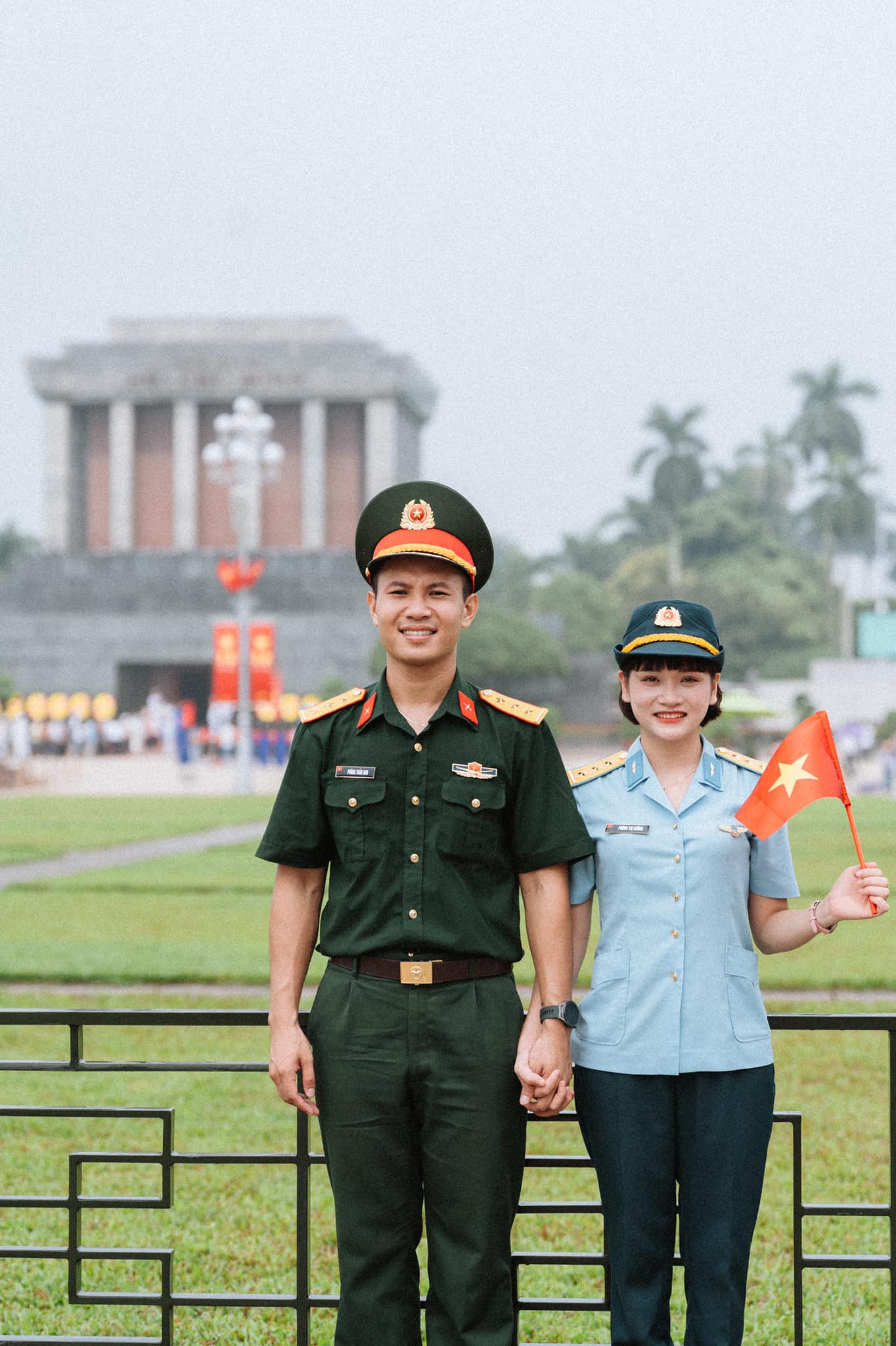 Bộ ảnh của gia đình nhà Gấu chụp trước Lăng Bác. Ảnh: Hường Minx Bộ ảnh của gia đình nhà Gấu chụp trước Lăng Bác. Ảnh: Hường Minx