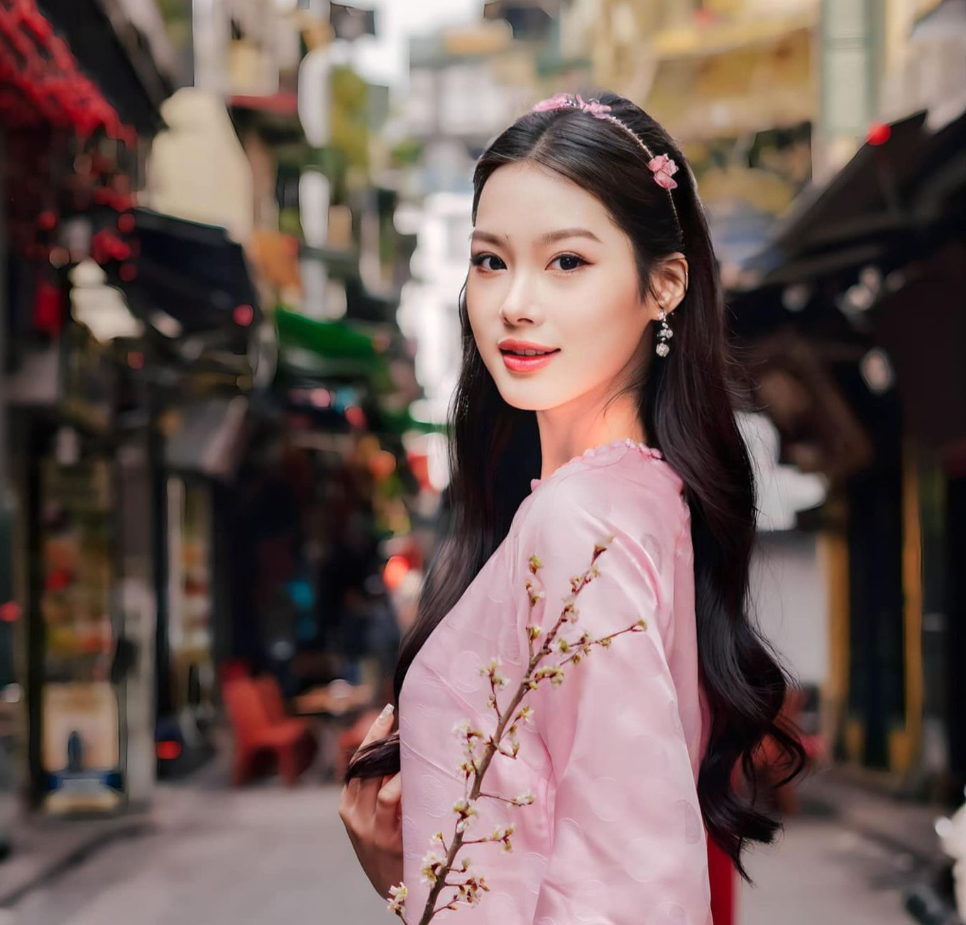 Nhan sắc dịu dàng của Hà Linh trong concept nàng thơ. Ảnh: FBNV