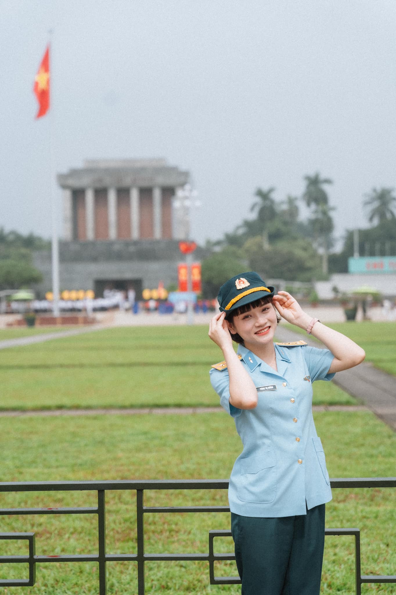 Bộ ảnh của gia đình nhà Gấu chụp trước Lăng Bác. Ảnh: Hường Minx Bộ ảnh của gia đình nhà Gấu chụp trước Lăng Bác. Ảnh: Hường Minx