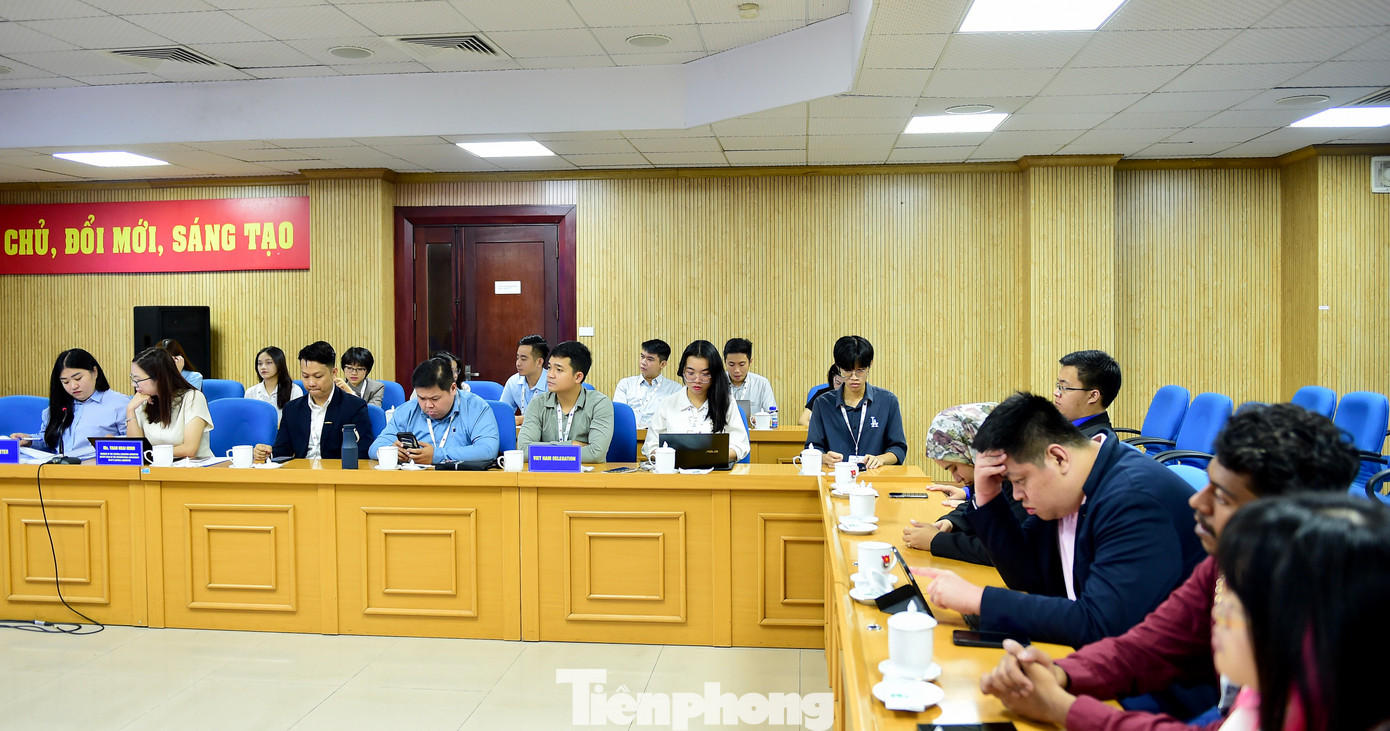 Các đại biểu tại buổi gặp. Ảnh: Xuân Tùng