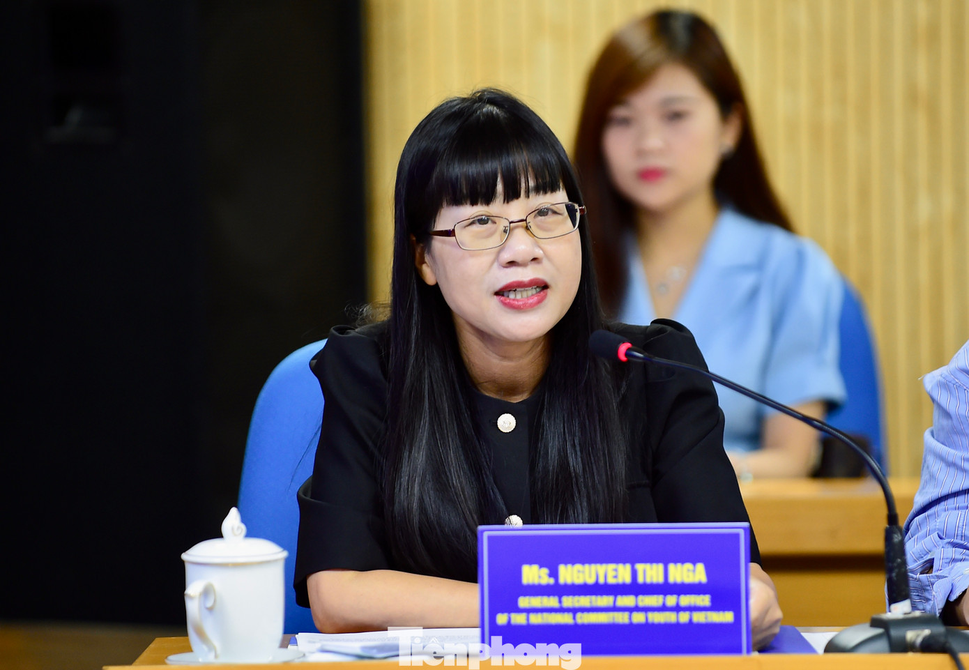 Chị Nguyễn Thị Ngà trao đổi tại buổi tiếp. Ảnh: Xuân Tùng