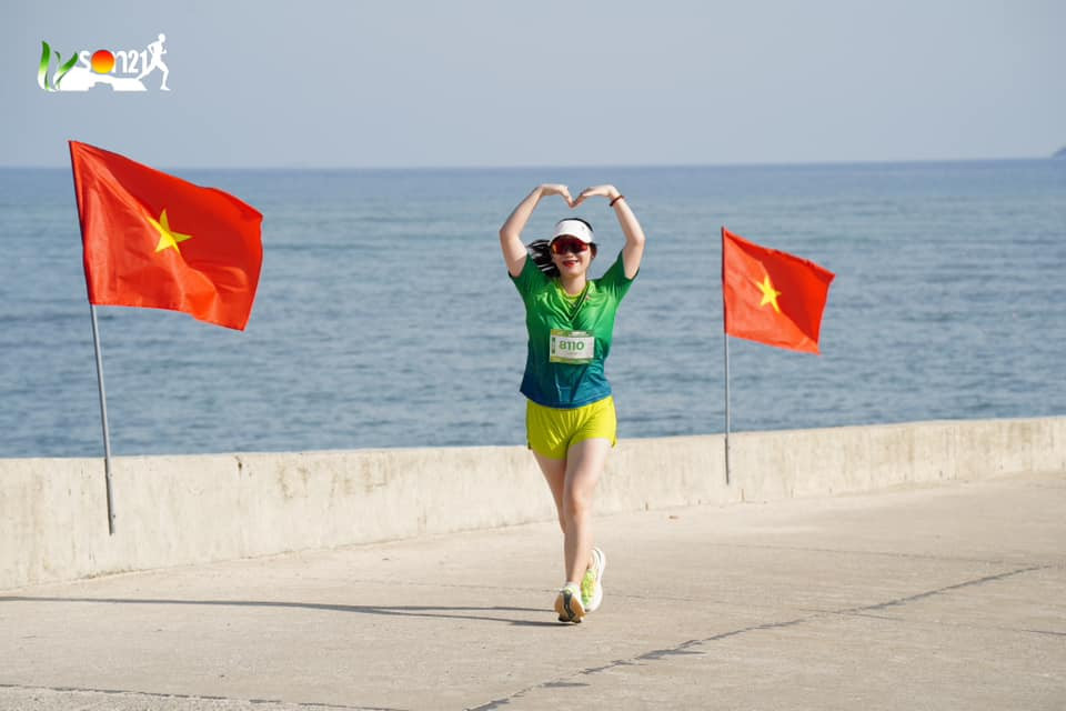 Nữ runner khoe khoảnh khắc đẹp trên đường chạy. Ảnh: Trần Tố Loan Nữ runner khoe khoảnh khắc đẹp trên đường chạy. Ảnh: Trần Tố Loan