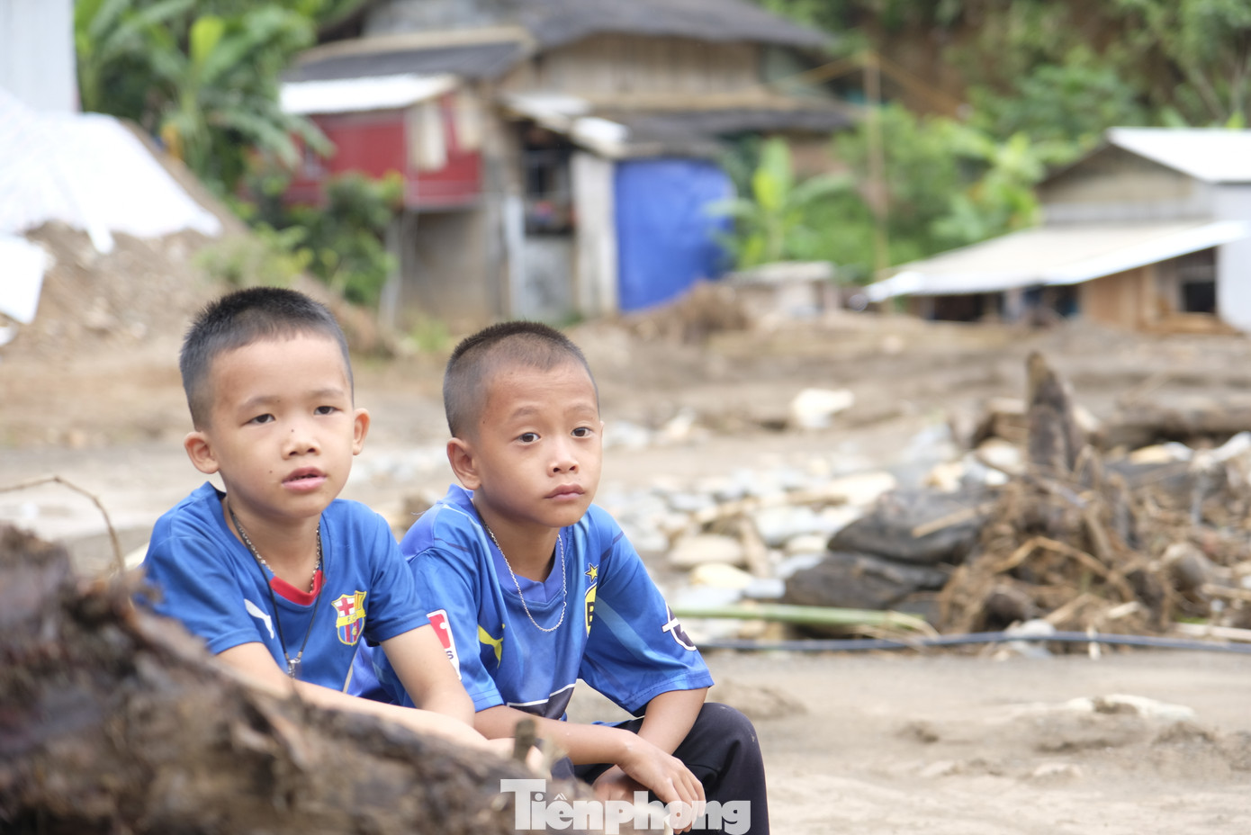 Khung cảnh tan hoang sau mưa lũ tại xã Chiềng Nơi. Ảnh: Châu Linh Khung cảnh tan hoang sau mưa lũ tại xã Chiềng Nơi. Ảnh: Châu Linh