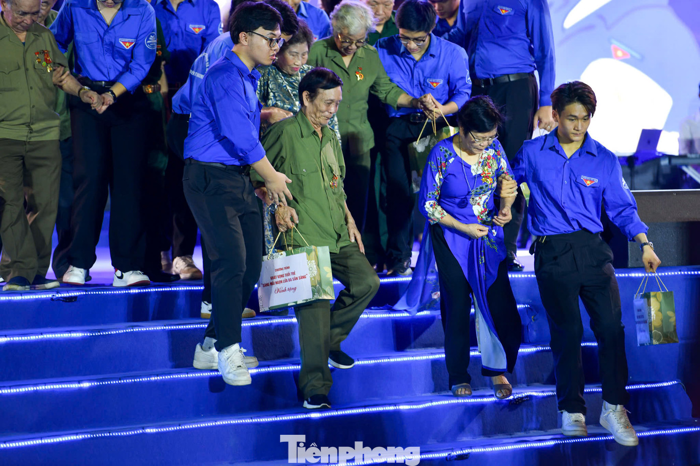 Phát huy truyền thống phong trào “Ba sẵn sàng”, Bí thư Thành Đoàn Hà Nội nhấn mạnh, mỗi bạn trẻ Thủ đô luôn xung phong đảm nhiệm khâu khó và khẳng định trách nhiệm đối với quốc gia, với TP Hà Nội bằng một khát vọng lớn, thông qua những hành động cụ thể, thiết thực.