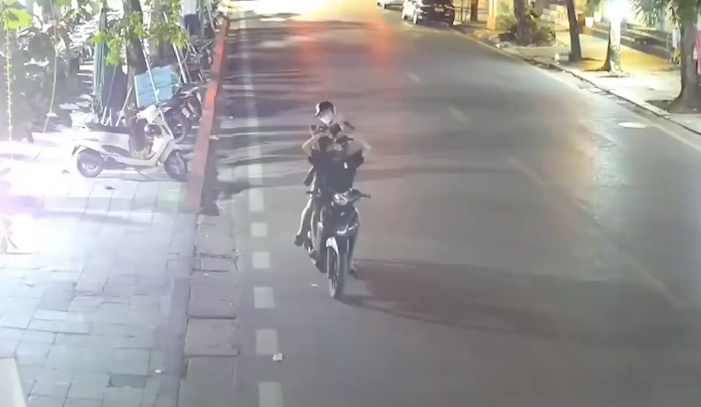 Nhiều bạn trẻ bị chỉ trích dữ dội khi không nhận thức được mức độ nguy hiểm của hành vi này. Nhiều bạn trẻ bị chỉ trích dữ dội khi không nhận thức được mức độ nguy hiểm của hành vi này.