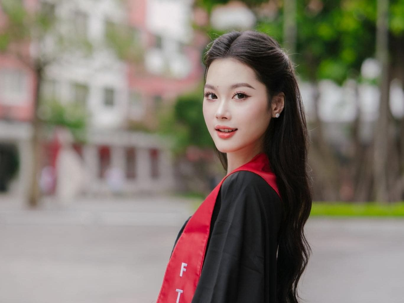 Nhan sắc xinh đẹp, ngọt ngào của Hà Linh thu hút sự chú ý của cộng đồng mạng.