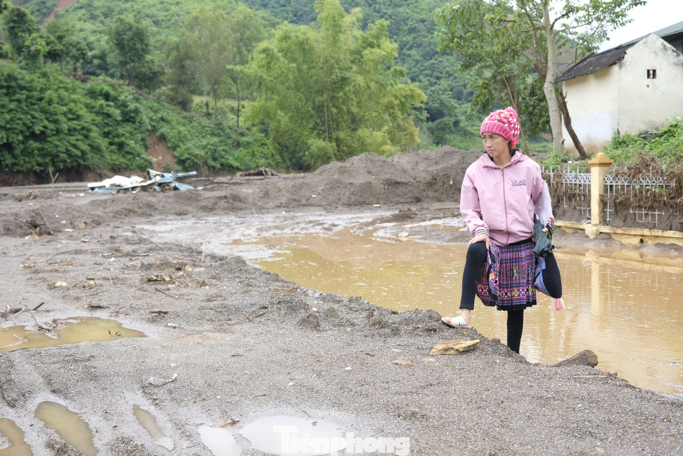 Khung cảnh tan hoang sau mưa lũ tại xã Chiềng Nơi. Ảnh: Châu Linh Khung cảnh tan hoang sau mưa lũ tại xã Chiềng Nơi. Ảnh: Châu Linh