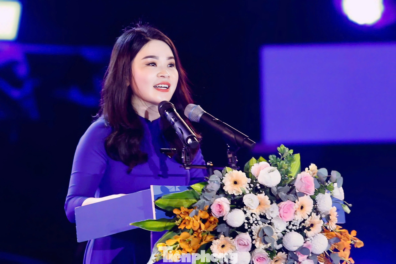 Chị Chu Hồng Minh - Bí thư Thành Đoàn Hà Nội đã ôn lại lịch sử hào hùng 60 năm phong trào “Ba sẵn sàng”.