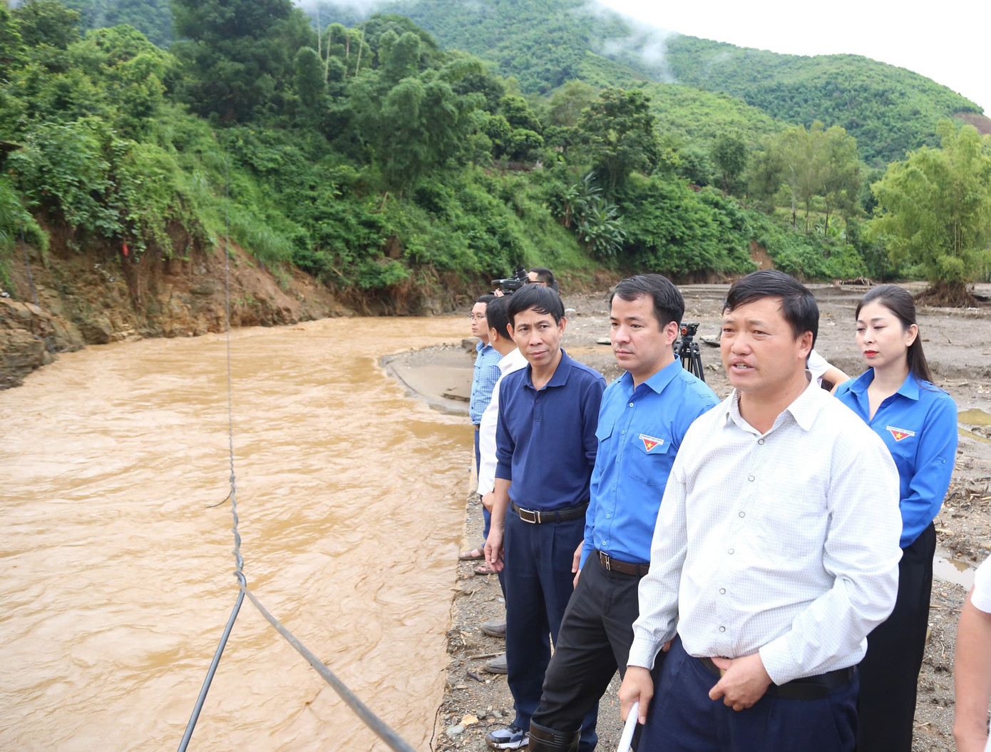 Đoàn công tác thăm, thực địa trên địa bàn xã Chiềng Nơi. Ảnh: Châu Linh Đoàn công tác thăm, thực địa trên địa bàn xã Chiềng Nơi. Ảnh: Châu Linh