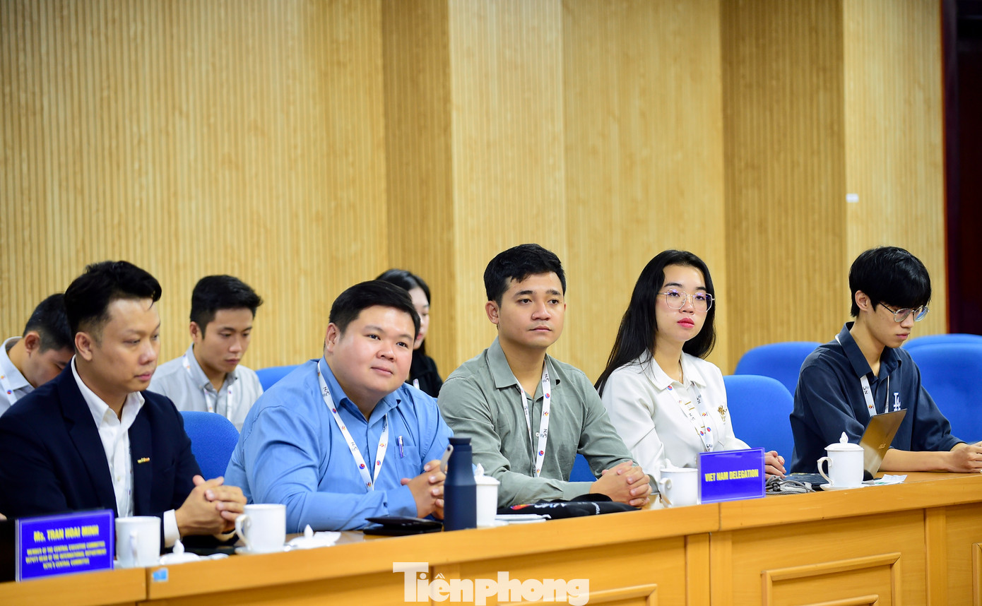 Các đại biểu tại buổi gặp. Ảnh: Xuân Tùng