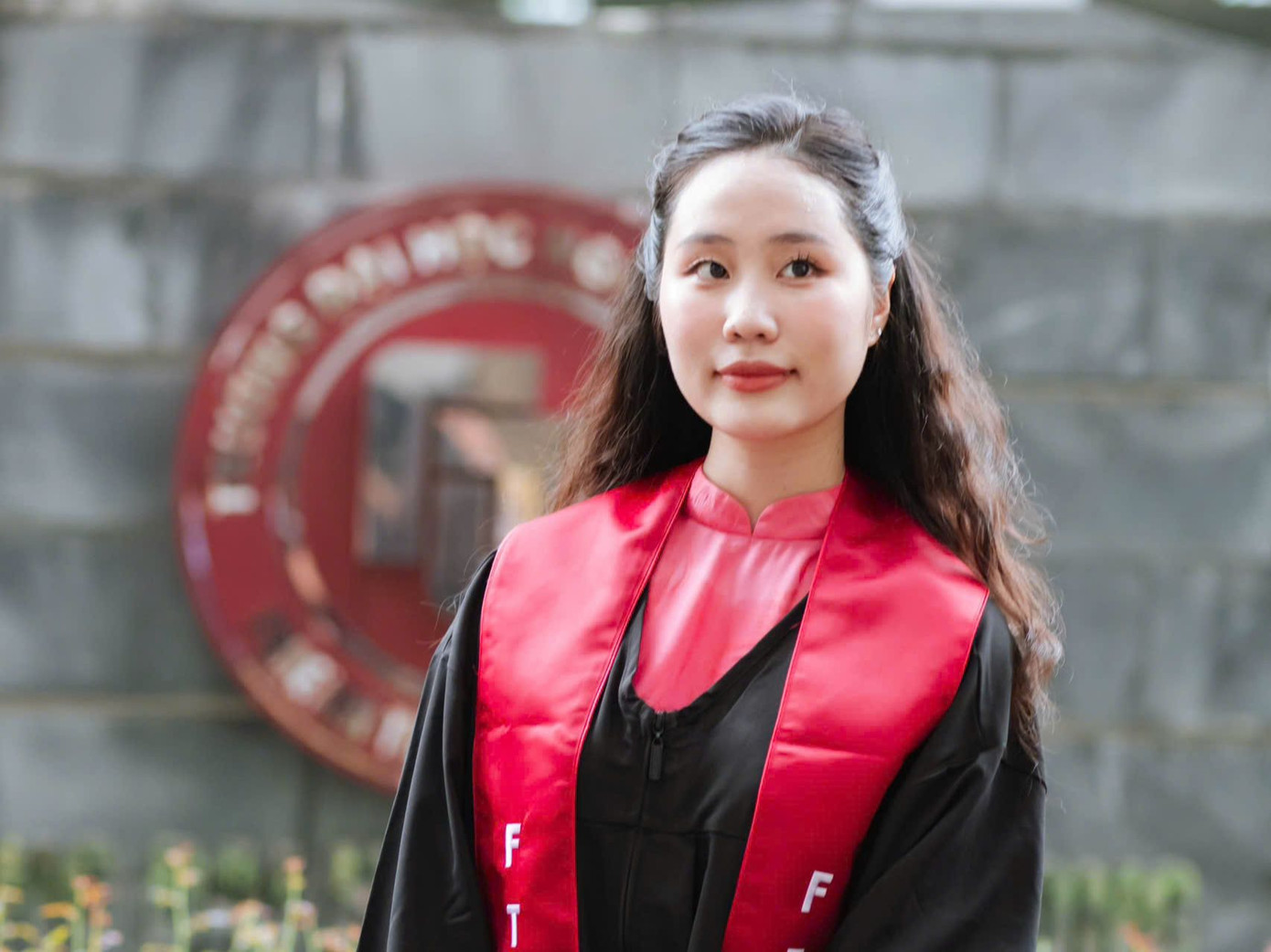 Nữ sinh Nguyễn Khánh Linh (quê ở Thái Nguyên) tốt nghiệp thủ khoa ngành Kinh doanh quốc tế, Trường Đại học Ngoại thương (FTU) với điểm GPA đạt 4.0/4.0.