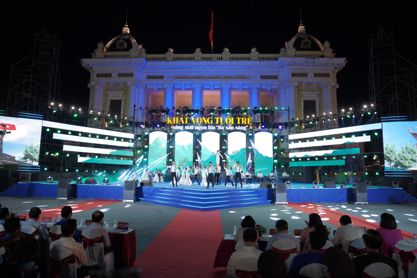 Chương trình chính luận nghệ thuật “Khát vọng tuổi trẻ - Sáng mãi ngọn lửa Ba Sẵn sàng” tái hiện lại những ngày tháng hào hùng, sục sôi khí thế của phong trào “Ba sẵn sàng”.