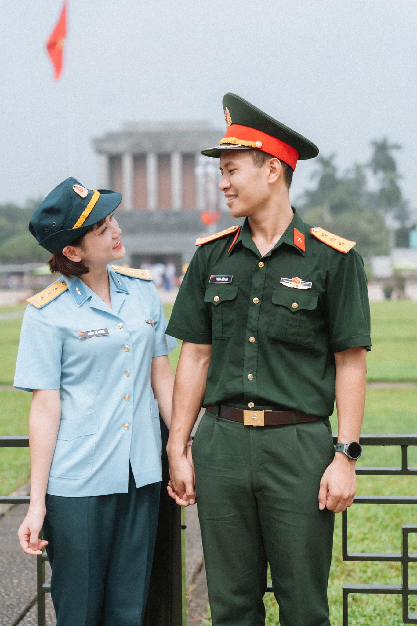 Bộ ảnh của gia đình nhà Gấu chụp trước Lăng Bác. Ảnh: Hường Minx Bộ ảnh của gia đình nhà Gấu chụp trước Lăng Bác. Ảnh: Hường Minx