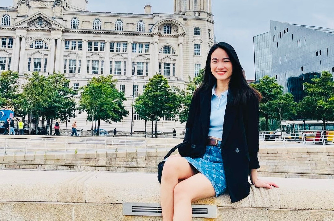 Hoàng Thị Cẩm Tú (SN 2000, quê ở Hà Tĩnh) đang học Thạc sĩ tại Anh.