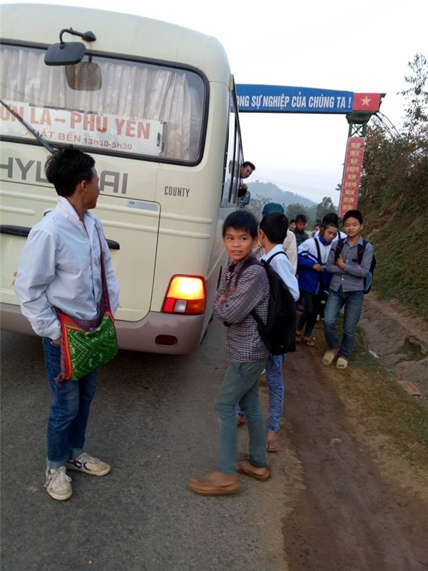 Cảm động tài xế chở 40 học sinh đi học miễn phí suốt 2 năm ròng ảnh 2