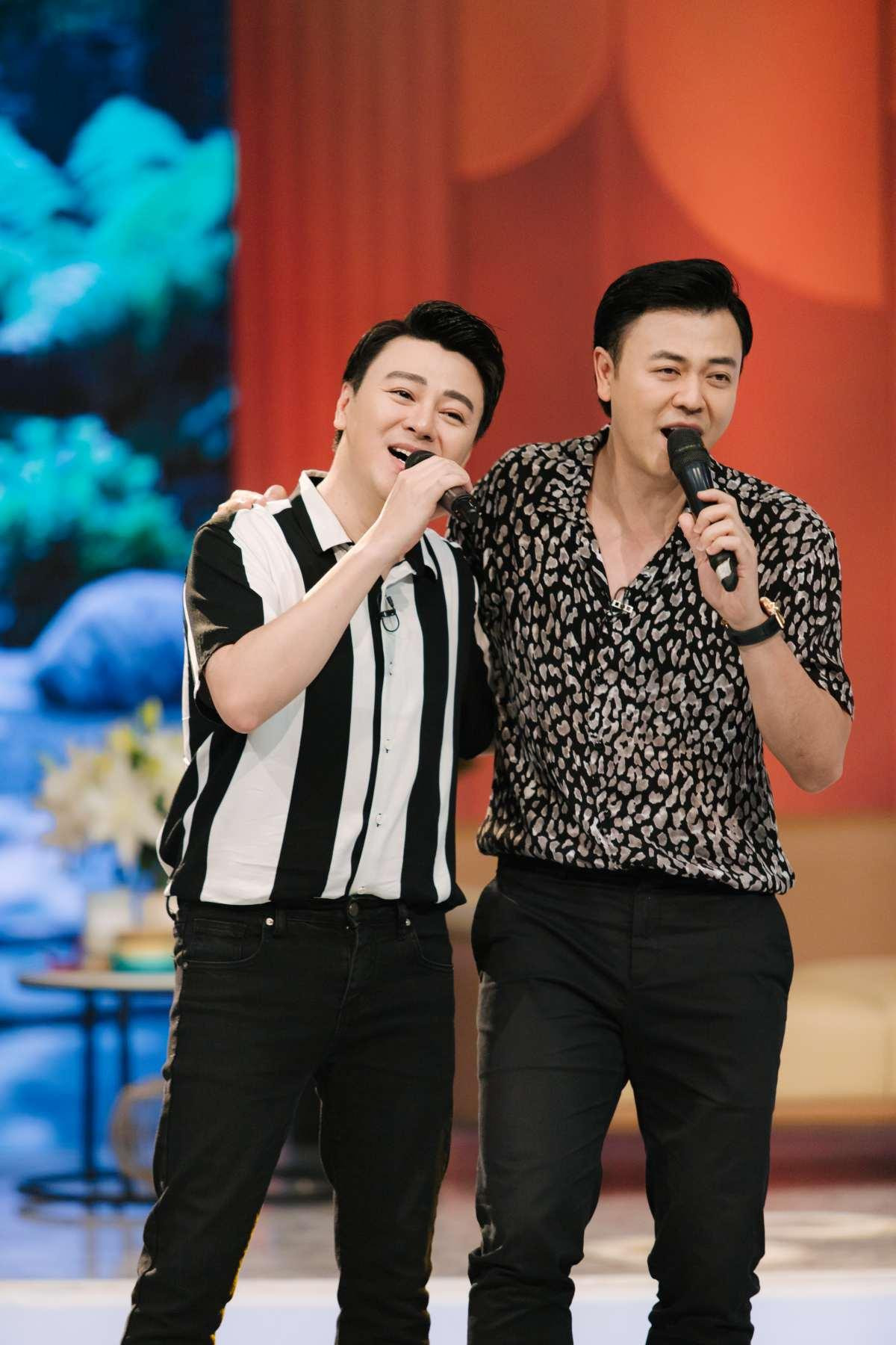 Anh em Tuấn Tú và Phan Anh mang đến nhiều câu chuyện xúc động.