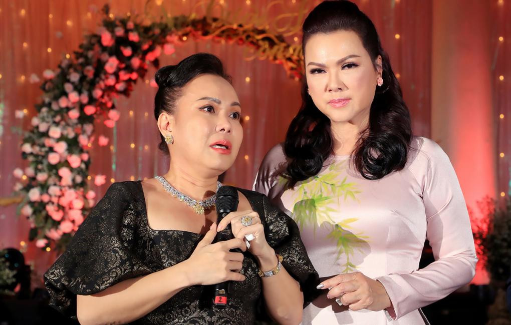 Việt Hương và ca sĩ Phương Loan.