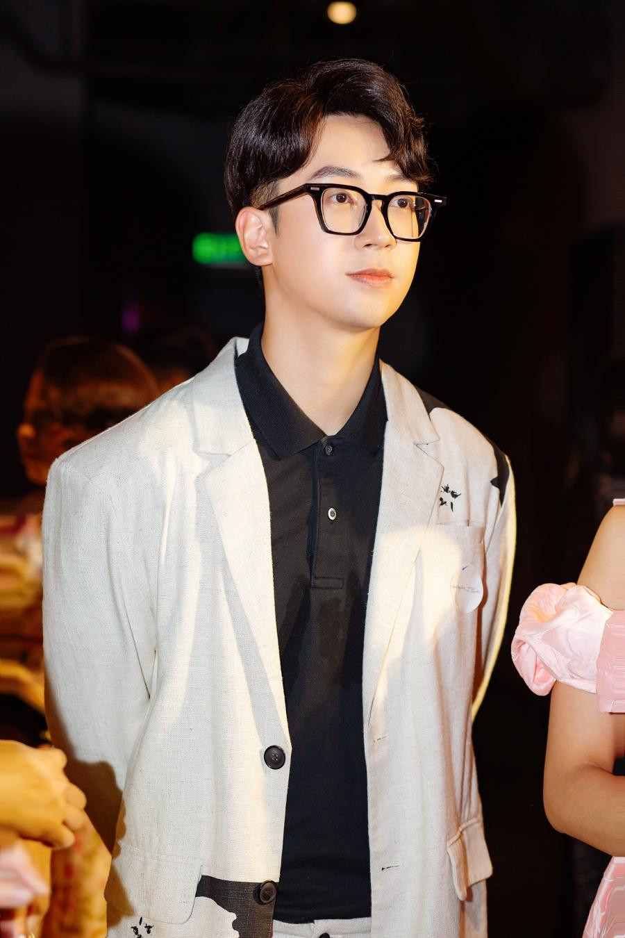 Xuất hiện trong buổi ra mắt phim, Ninh Tito khá bảnh bao, hồi hộp được lên &quot;chuyến tàu ký ức&quot;.