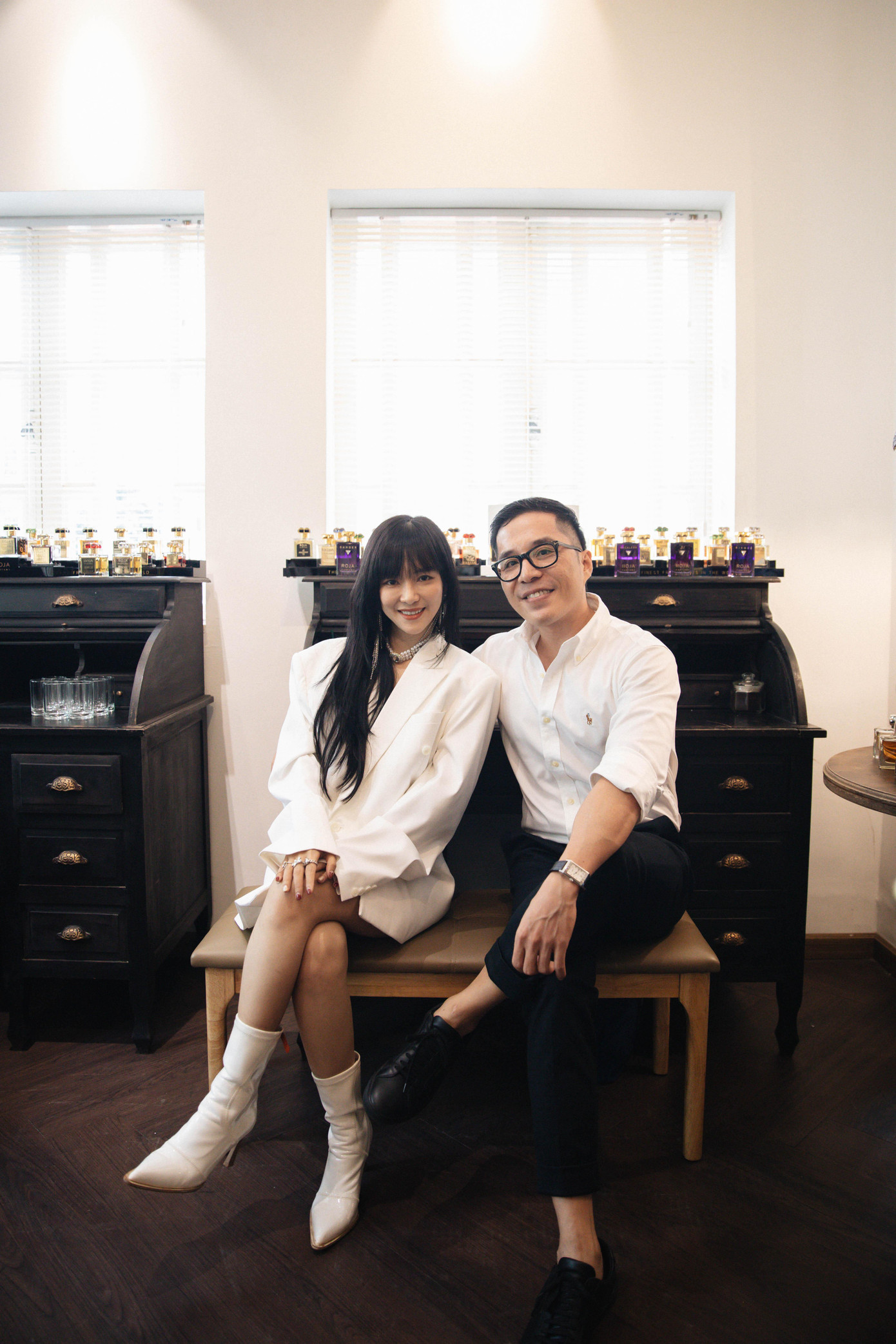 Đinh Hương cũng là 'tay chơi' nước hoa đắt tiền cùng với người bạn thân – stylist Kye Nguyễn. Đinh Hương cũng là 'tay chơi' nước hoa đắt tiền cùng với người bạn thân – stylist Kye Nguyễn.