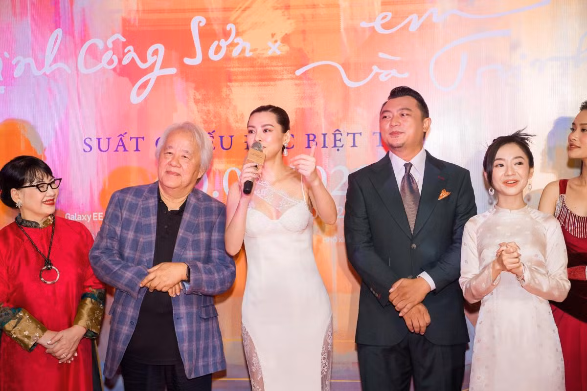 Bùi Lan Hương thể hiện lại ca khúc Nhìn những mùa thu đi, sản phẩm đánh dấu sự kết hợp giữa Trịnh Công Sơn và Khánh Ly.
